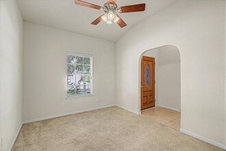 Building Photo - 623 W Newport Bend