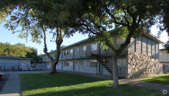 Building Photo - 8th Street Apartments