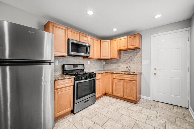 Building Photo - Spacious Newly Renovated 3 Bedroom Home!!