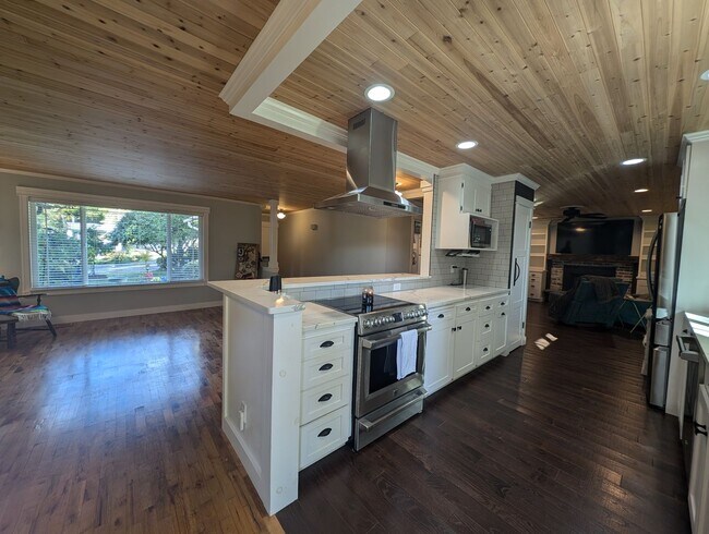 Foto del edificio - Stunning 4-Bedroom Home in Desirable Central Kitsap Location