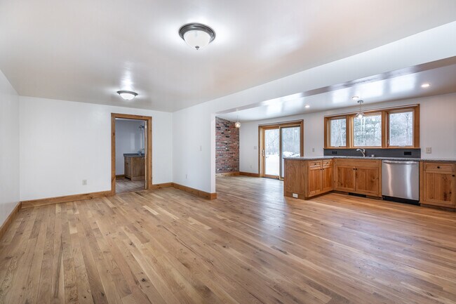 Building Photo - 14 Browns Ln