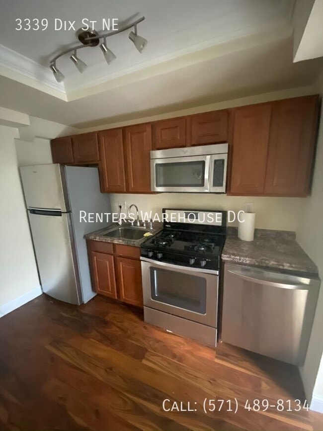 Building Photo - 3339 Dix St NE