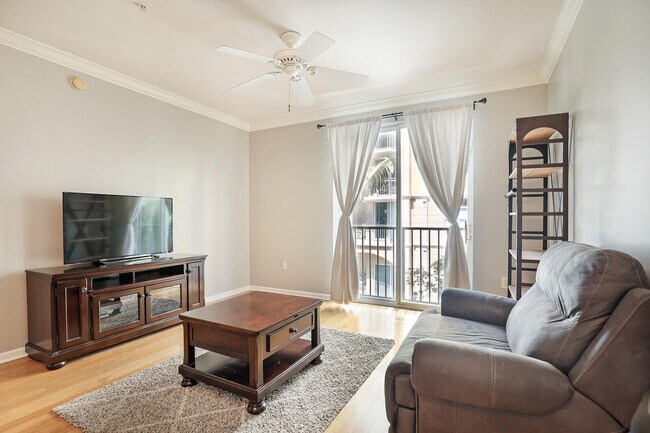 Building Photo - 560 S Sapodilla Ave