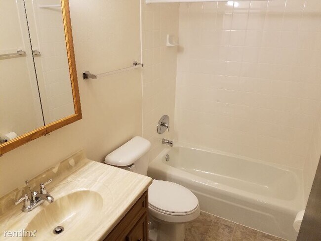 Building Photo - 1 br, 1 bath Apartment - 3036 La Salle Ave
