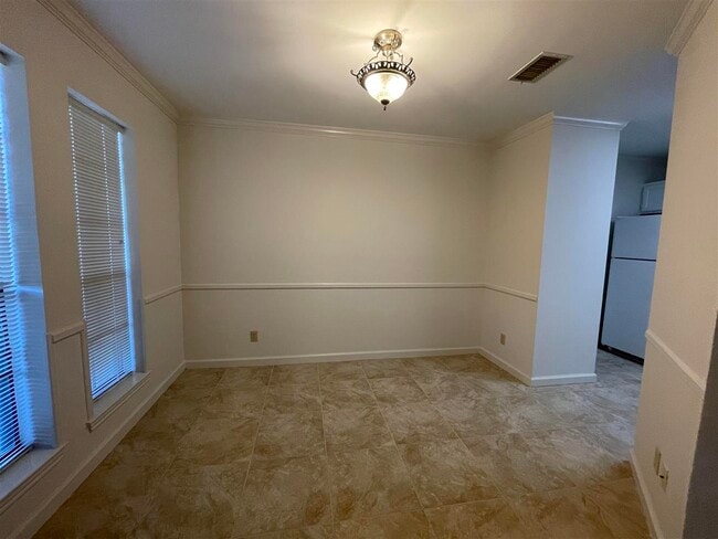 Building Photo - 601 St James Dr