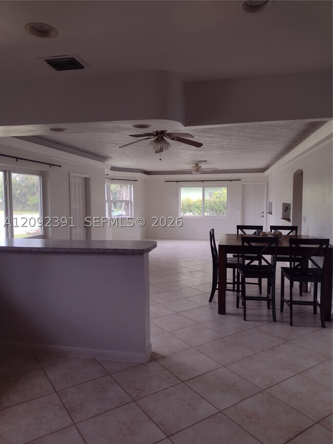 Building Photo - 225 E 29th Ct