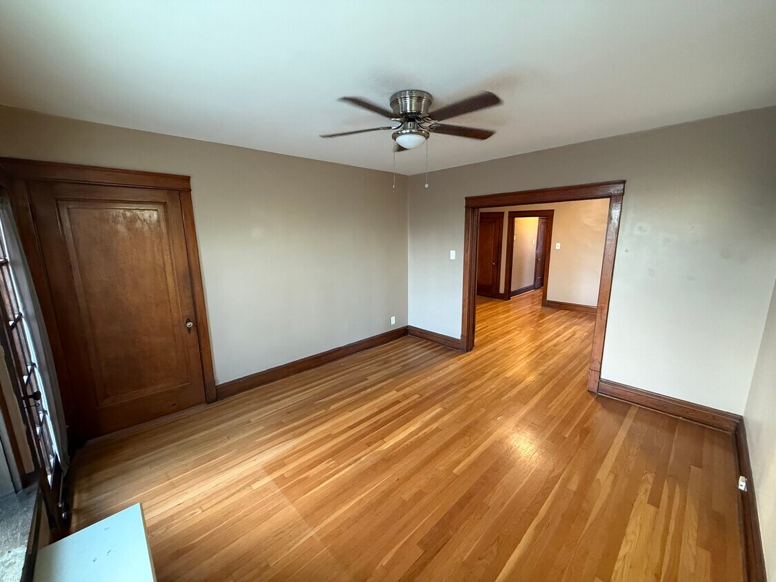 Bedroom - 4935 Eichelberger st