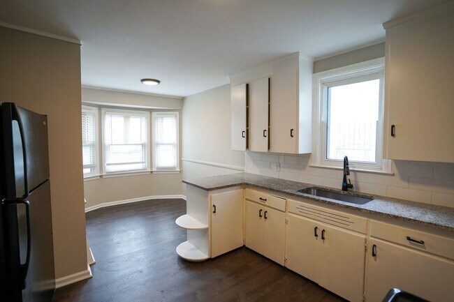 Building Photo - This beautifully updated 3-bedroom, 1-bath single-family home is ready for move-in!