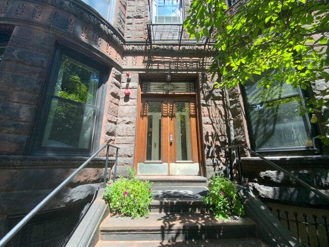Building Photo - 343 Commonwealth Ave
