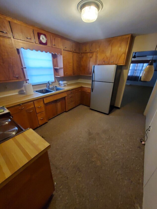 Building Photo - 2 br, 1 bath House - 402 Locust Street