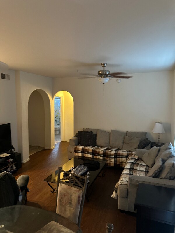 Foto del edificio - 7353 E University Dr