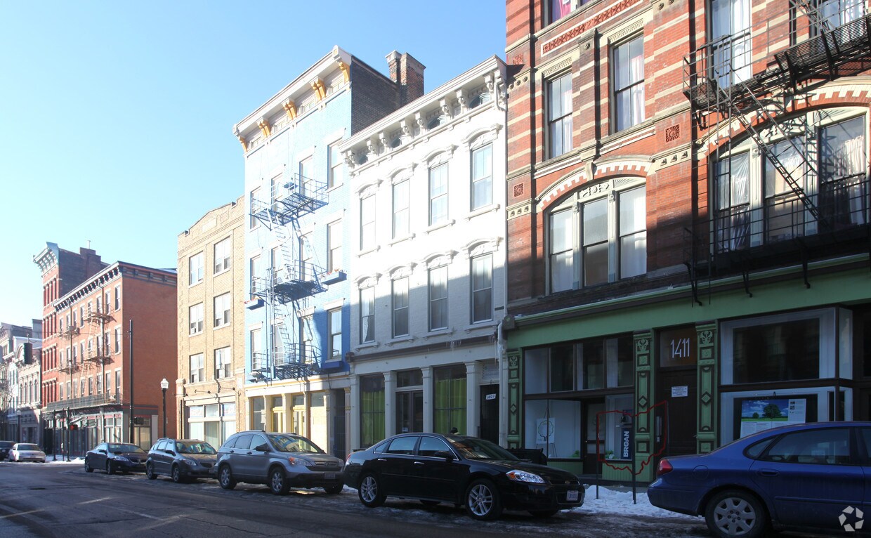 Building Photo - 1409 Main St