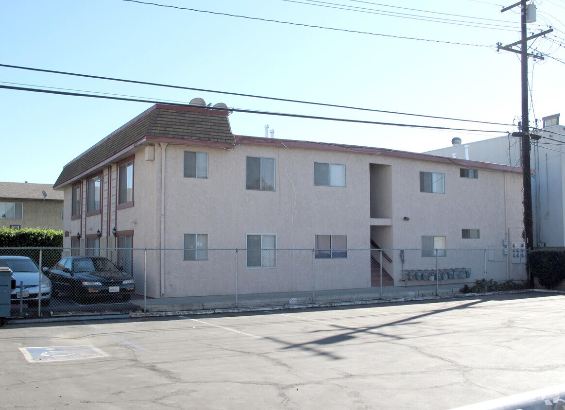 9816 Park St, Bellflower, CA 90706 Apartments in Bellflower, CA