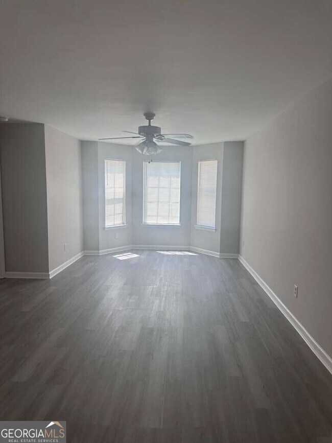 Building Photo - 400 Stonehaven Cir
