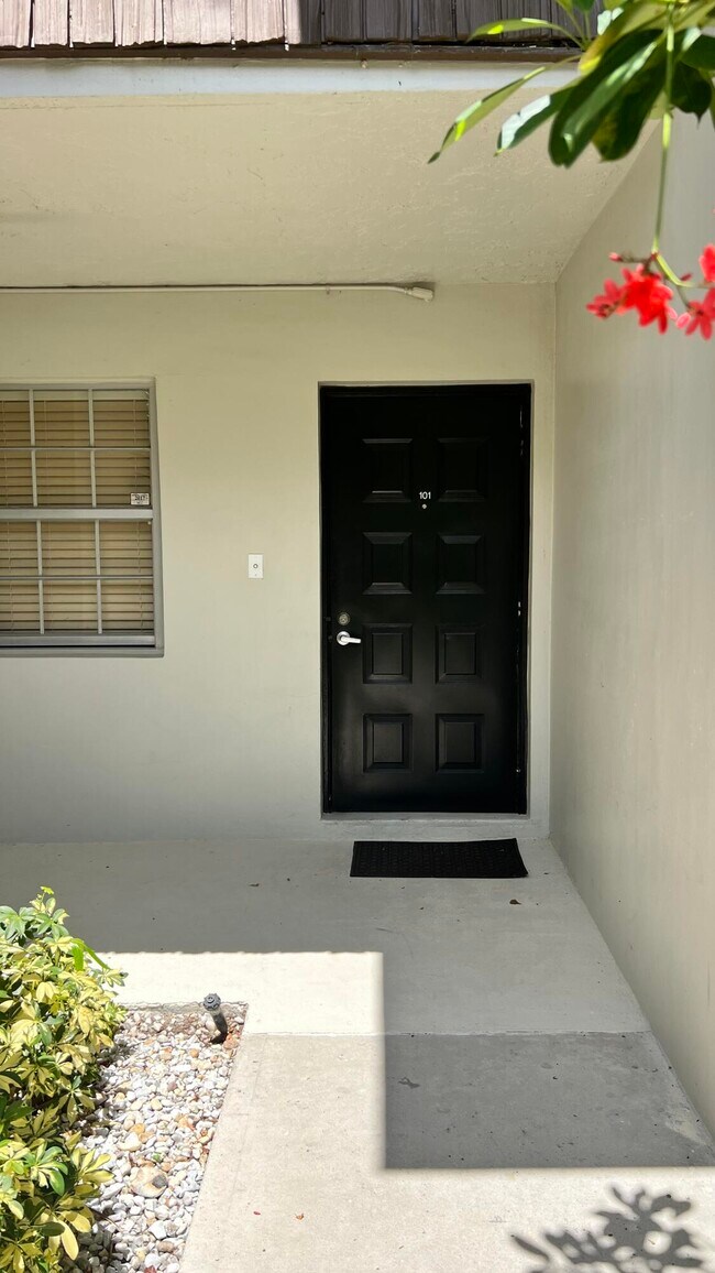 Foto del edificio - 4017 N Cypress Dr