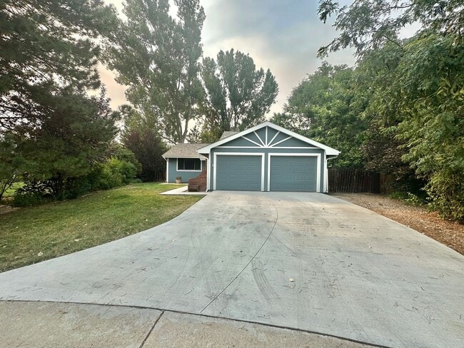 Building Photo - 2813 Adobe Dr