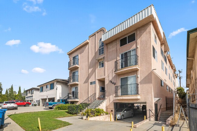 Foto del edificio - 1540 S Fairfax Ave