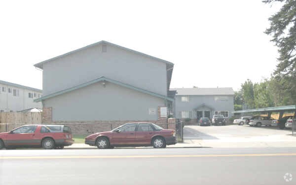 Foto del edificio - 22051-22069 Hathaway Ave