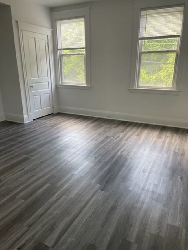 Foto del edificio - 235 Emming St