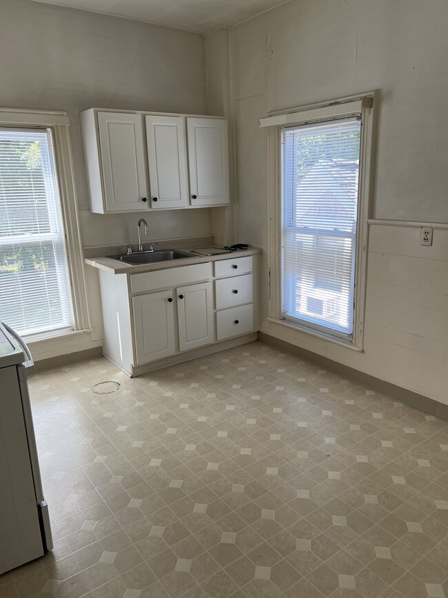 Kitchen includes 18 cu ft refrigerator - 1336 County Rd