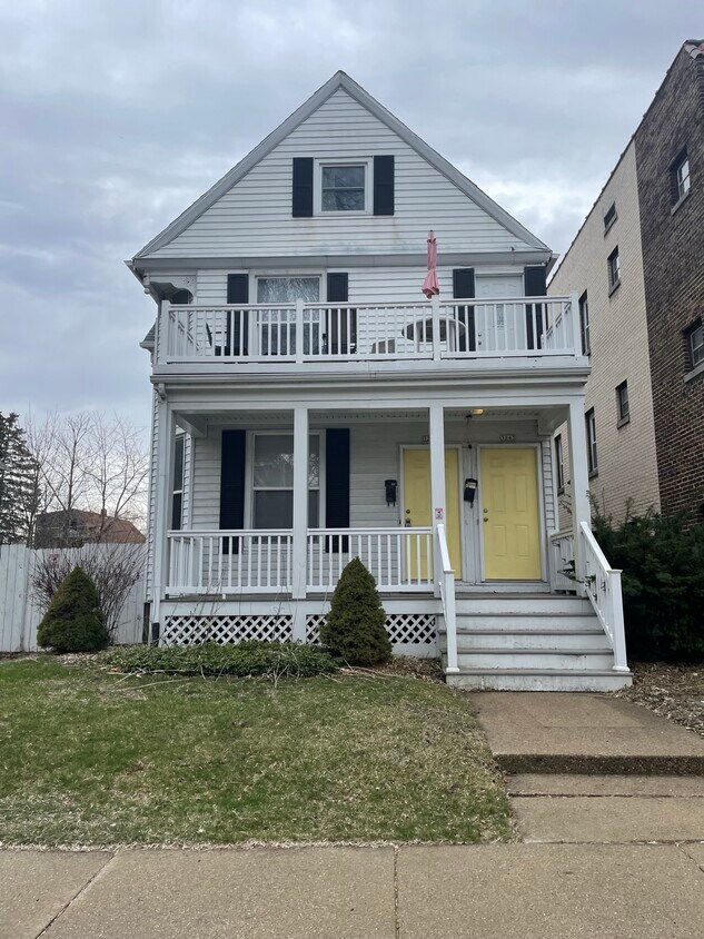 3241 N Bartlett Ave Unit 3243, Milwaukee, WI 53211 Apartments in