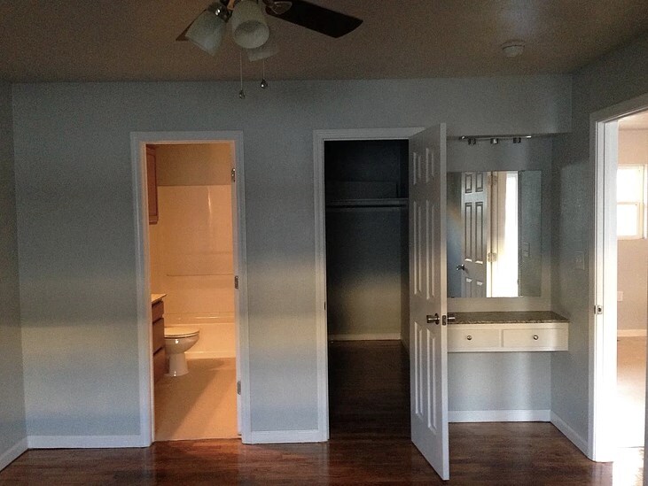 Foto principal - 126 S West St