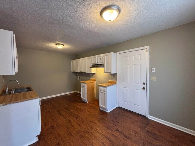 Foto del edificio - 4450 Arnold Cove