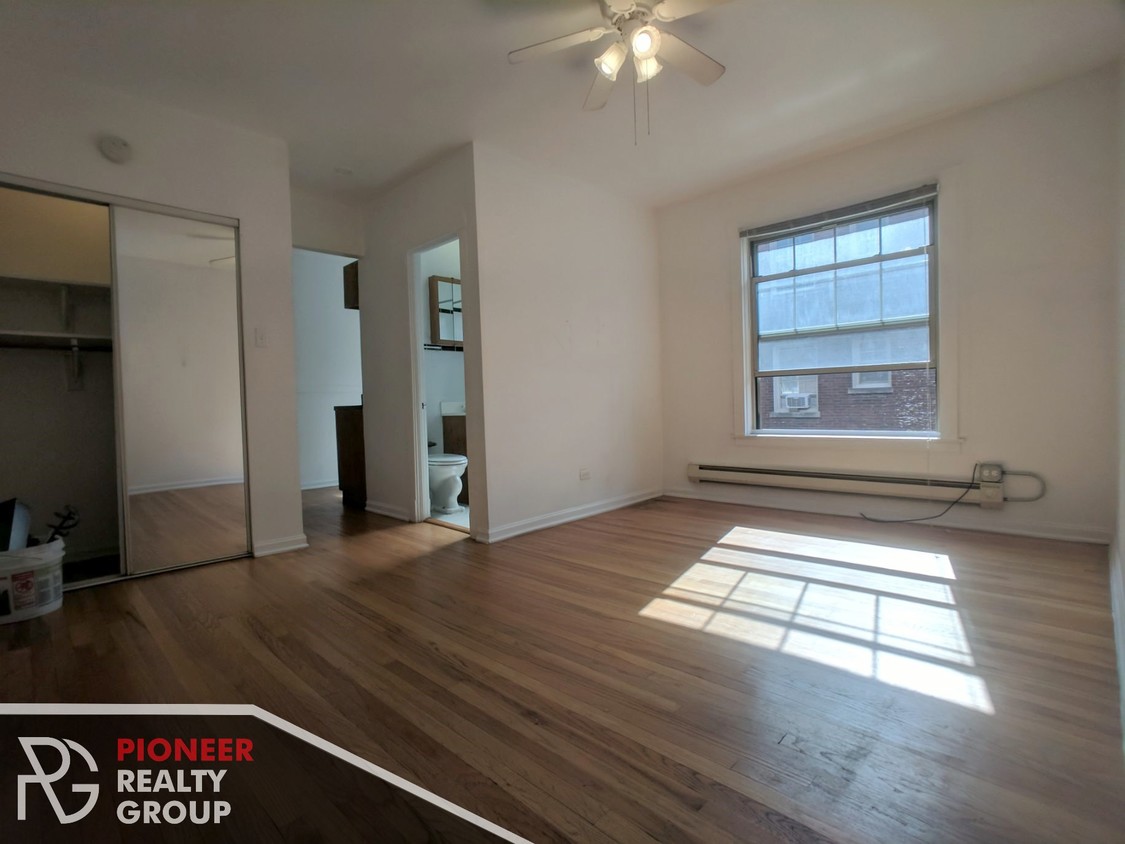 Primary Photo - 3259 W Wrightwood Ave