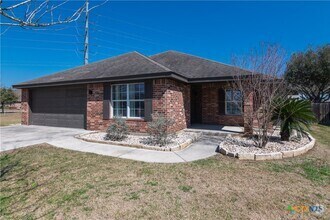 Building Photo - 121 Castlewood Dr