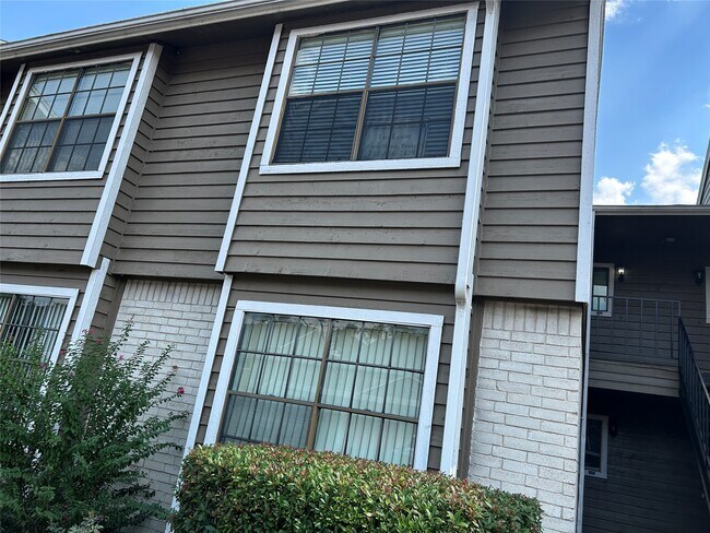 Foto del edificio - 4444 N Victory Dr