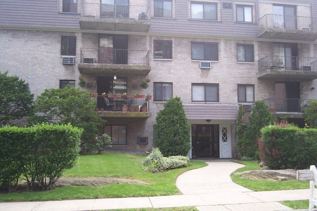 153 Meadow Ln Unit 4E, New Rochelle, NY 10805 Apartments in New Rochelle, NY