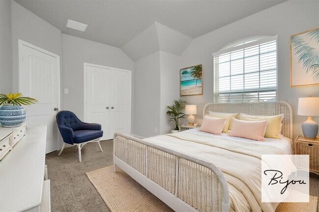 Foto del edificio - 24814 Puccini Pl