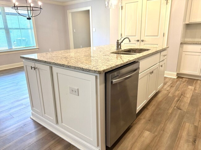 Building Photo - Wonderful 4 bedroom home