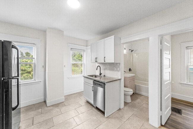 Foto del edificio - 1352 W 58th St