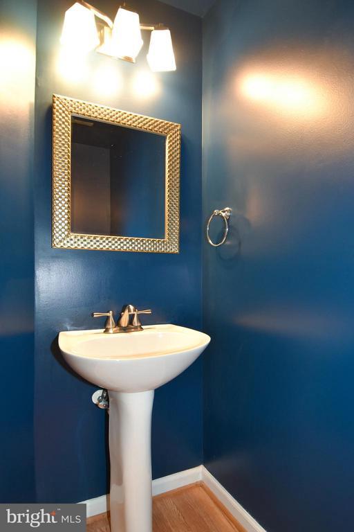 Foto del edificio - 5987 Edgehill Ct