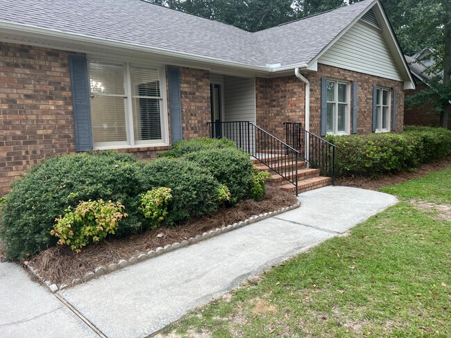Building Photo - 214 Gatewood Dr