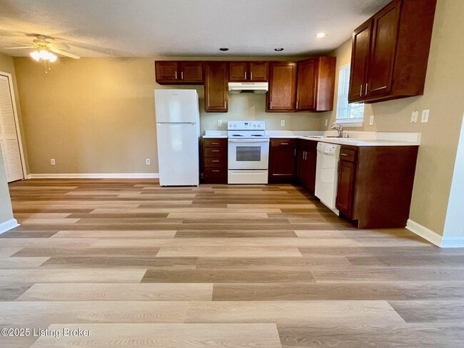 Foto del edificio - 2650 Lindsay Ave