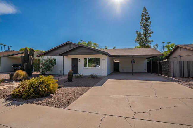 Foto del edificio - Great home in Tempe with a pool!