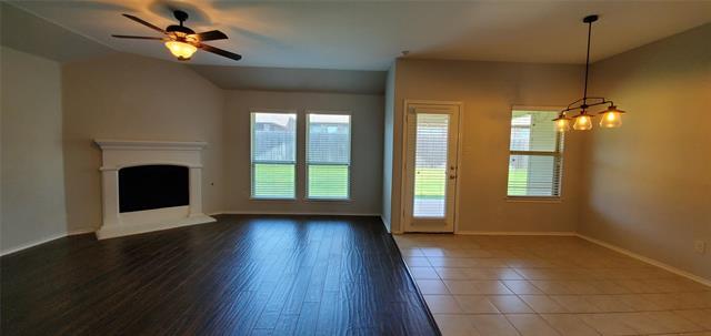 Foto del edificio - 929 Lake Woodland Dr