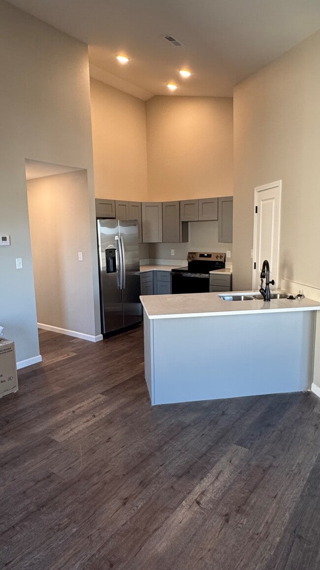 Foto del edificio - 704 Harbor Woods Dr