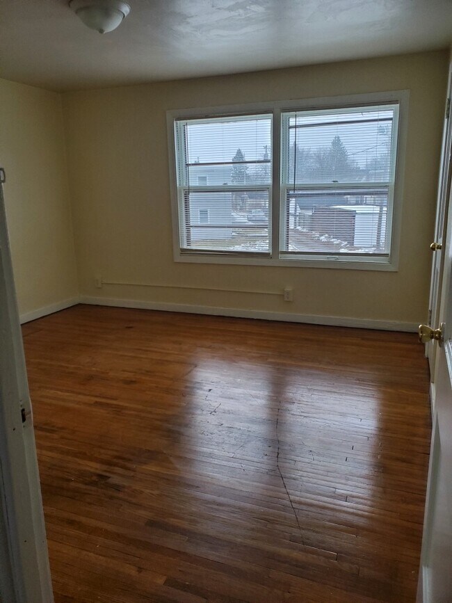 Foto del edificio - 1223 W Mullan Ave