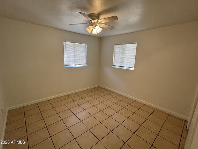 Building Photo - 114 W Riley Dr