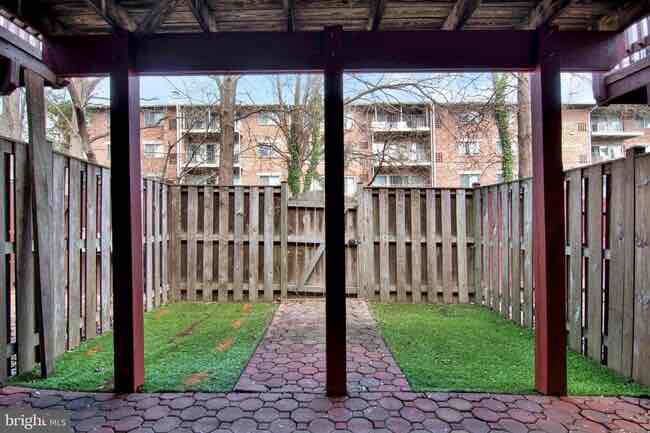 Primary Photo - 8515 Towne Manor Ct