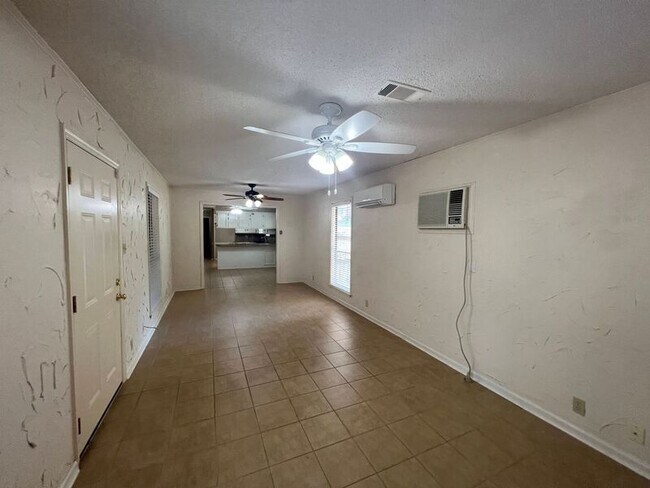 Building Photo - 1712 Shumate