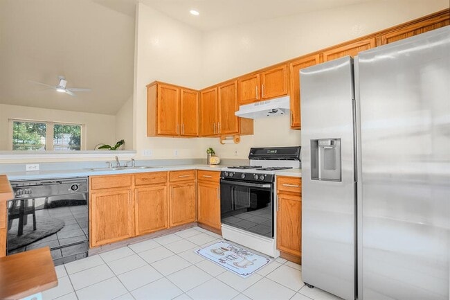 Building Photo - 11901 Swearingen Dr