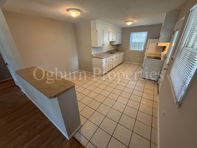 Building Photo - 2201 Stonehaven Rd