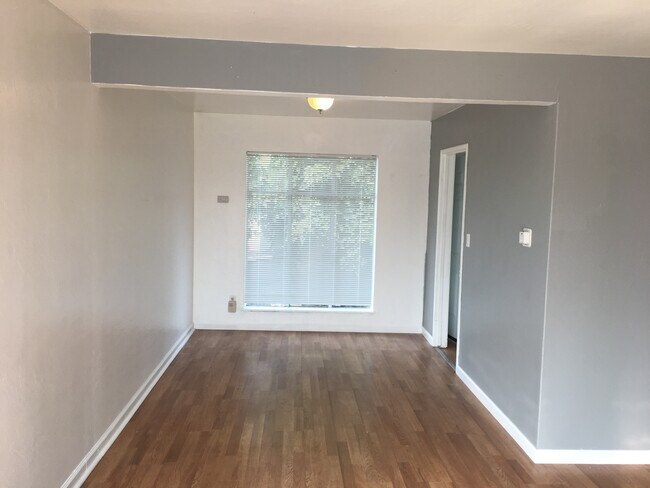 Dining - 10526 Link Street