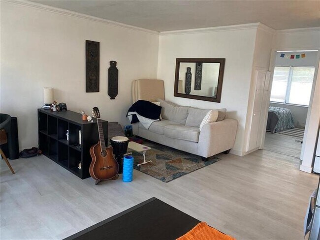 Foto del edificio - 901 N Birch Rd