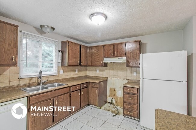 Foto del edificio - 1379 Robin Hill Dr