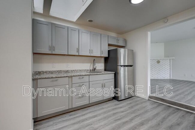 Foto del edificio - 208 E Park St